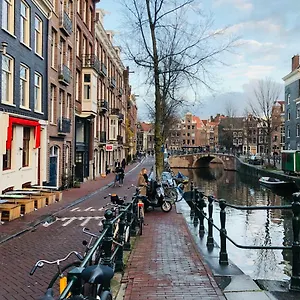 https://bee-amsterdam-central-apartment-in-the-trendy-jordaan.amsterdamhotelsnl.com