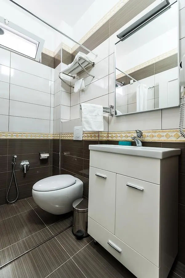 Keit Hotel Тирана 4*,